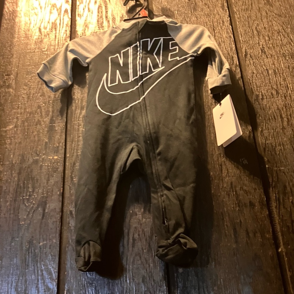 Nike 9M Baby Footie in Black and Gray